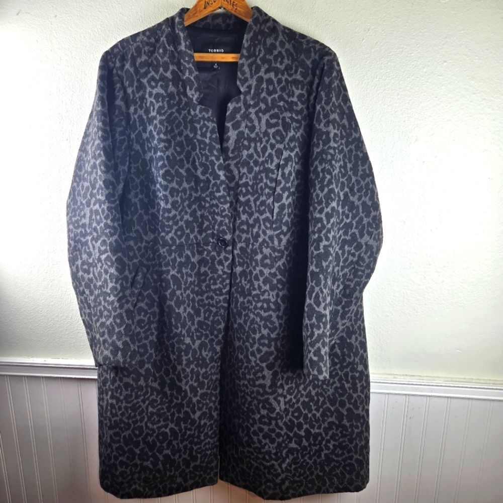 Women's Torrid Plus Size Black Grey Leopard One Button Print Coat Size 4X